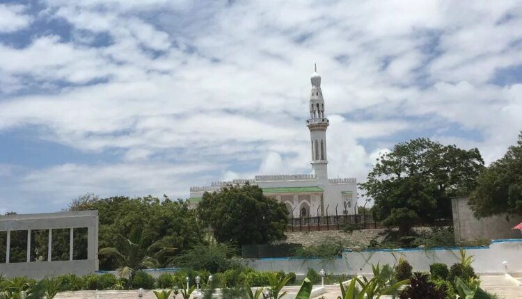 مسجد أربع ركون، والمعروف أيضًا باسم مسجد الأعمدة الأربعة