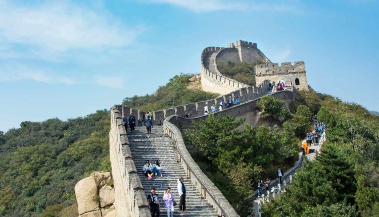 السياح في سور الصين العظيم