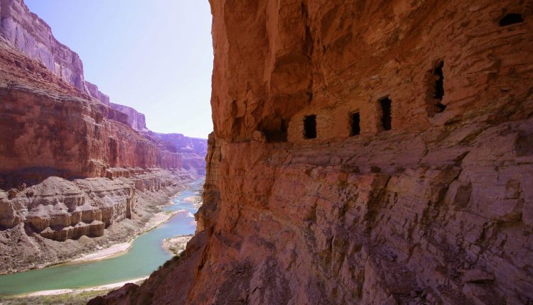 مخازن حبوب بويبلوان Puebloan في وادي غراند كانيون