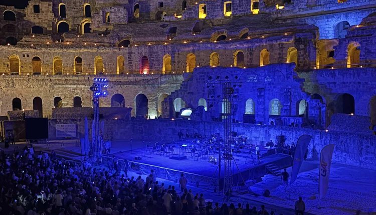 حفلة موسيقية في مدرج الجم الروماني