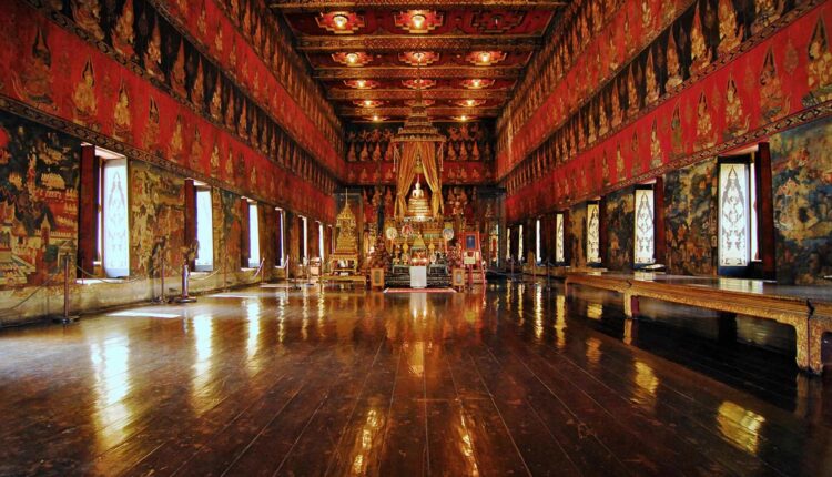 معبد بوذا في متحف بانكوك الوطني