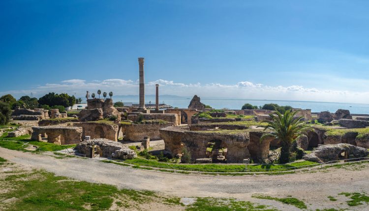 مدينة قرطاج القديمة مع إطلالة على البحر الأبيض المتوسط