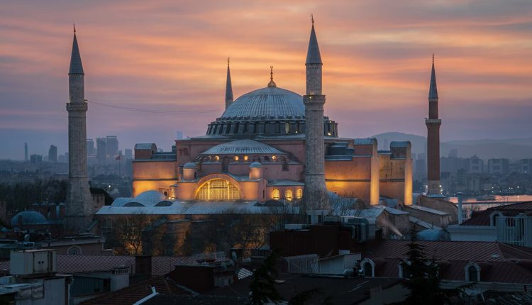 مسجد آيا صوفيا ليلًا