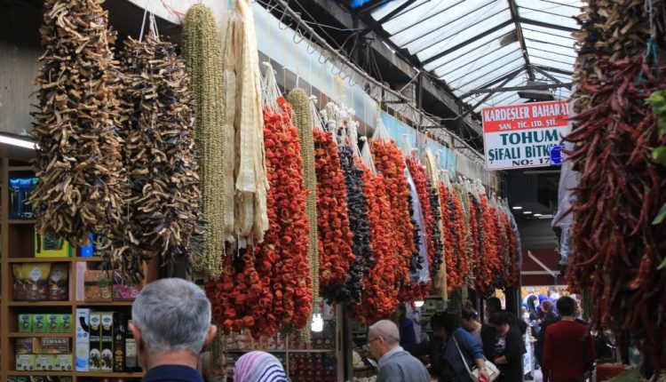 سوق أولوس في منطقة أولوس التاريخية