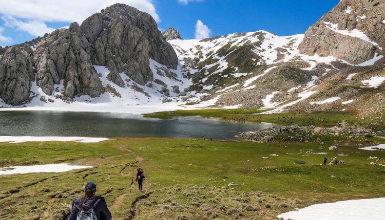 المشي لمسافات طويلة في حديقة جرجرة الوطنية