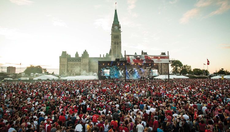 مهرجان أمام مبنى البرلمان الكندي