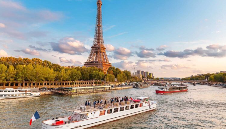 رحلة نهرية في نهر السين