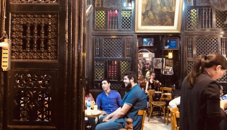 مقهى الفيشاوي التاريخي في خان الخليلي