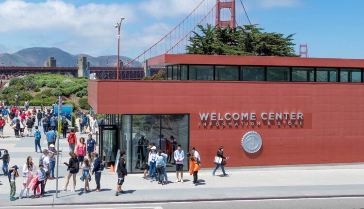 مركز زوار جسر البوابة الذهبية