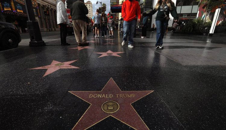 نجمة دونالد ترامب في ممشى المشاهير