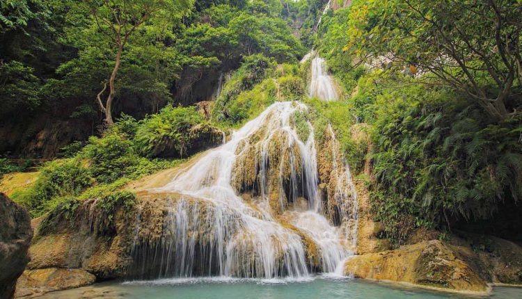 شلالات إيراوان ذات الطبقات السبع