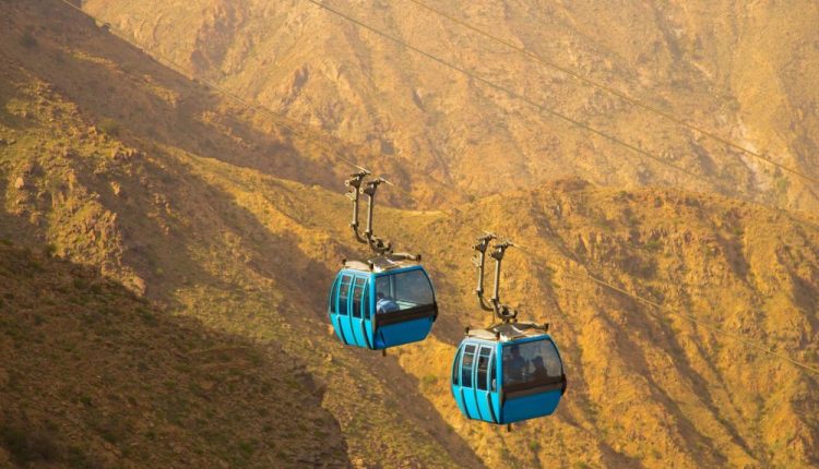 تلفريك الهدا والذي يربط قرية الكر السياحية، بقمة جبل الهدا