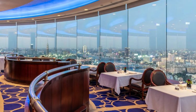 مطعم 360 الدوار في برج القاهرة