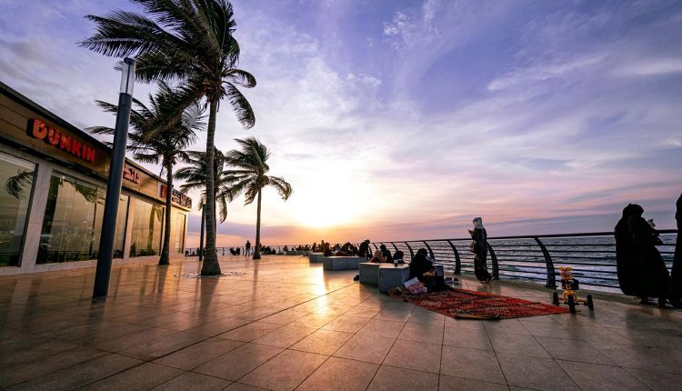 التنزه على كورنيش الدمام