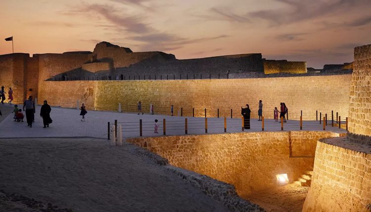 قلعة البحرين ليلًا