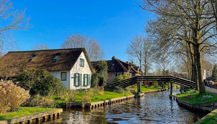 منازل وجسور قرية جيثورن