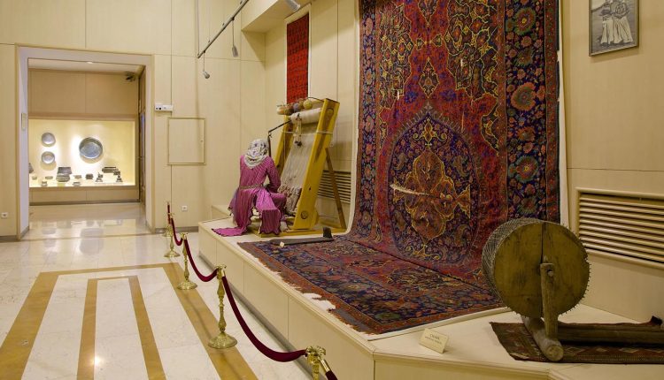 نموذج مصغر لحرفة صناعة السجاد اليدوي في متحف الإثنوغرافيا في أنقرة