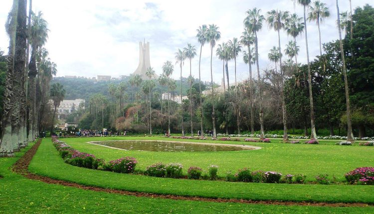 إحدى برك حديقة التجارب الحامة