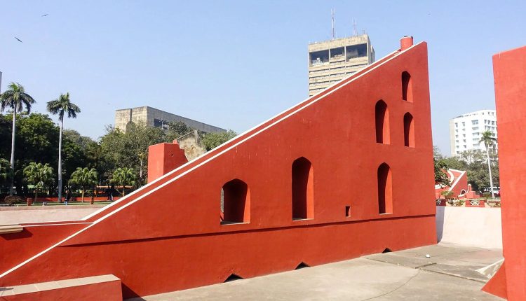 أضخم ساعة شمسية في العالم (سامرات يانترا)