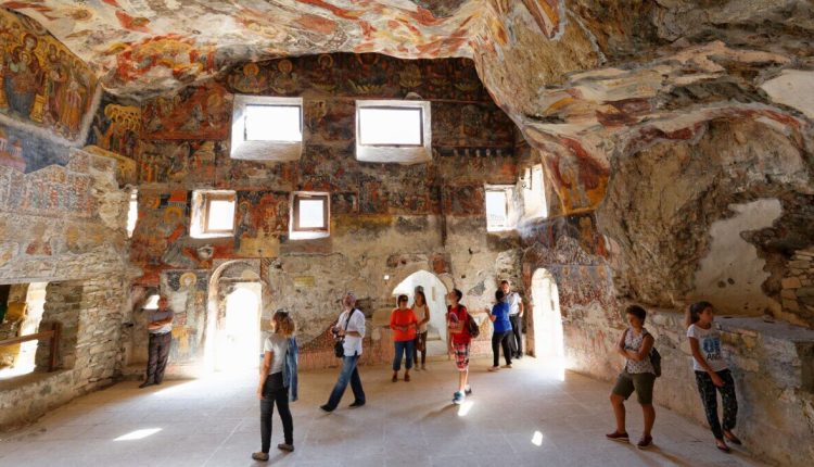 دير سوميلا من الداخل