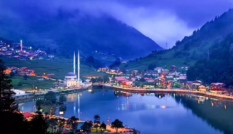 بحيرة أوزنجول ليلًا